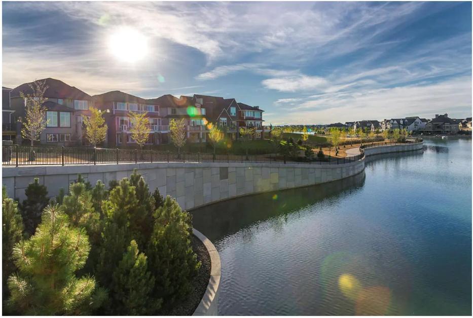 Luxurious And Spacious 2Br Suite Calgary Exterior photo